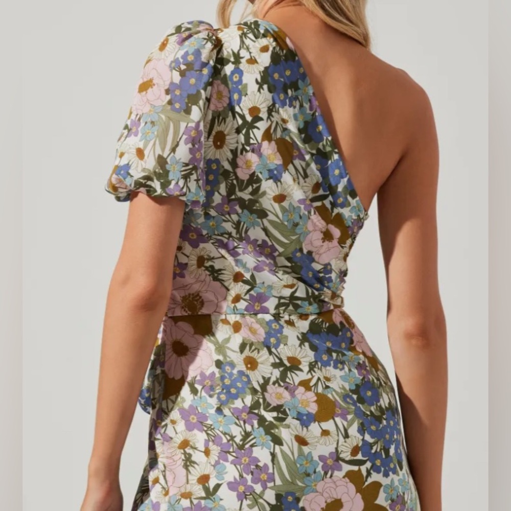 NWT ASTR the label Santorini one shoulder puff sleeve midi dress floral size M - Picture 5 of 6